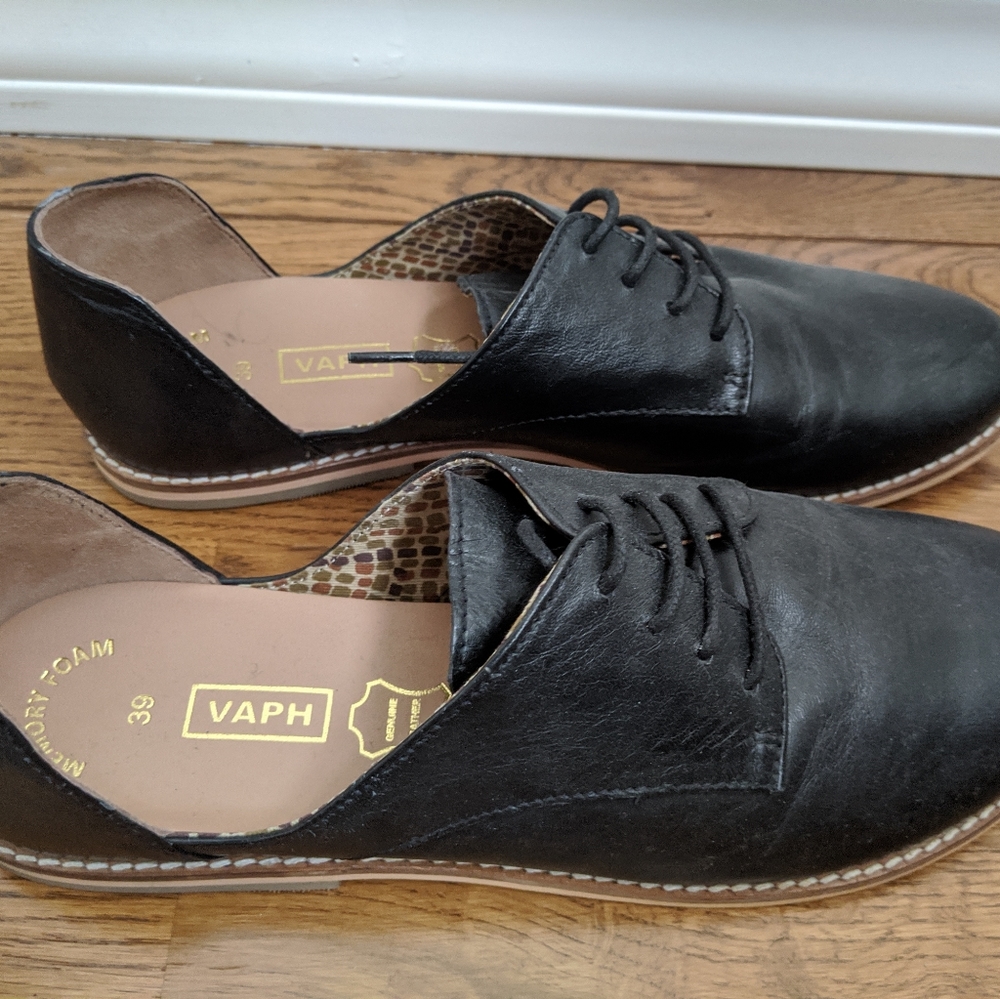 Black cutout flats